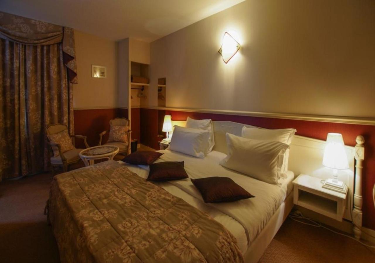 Hotel De La Tour Pont-de-lʼArche Zewnętrze zdjęcie