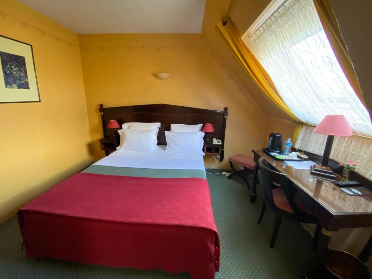 Hotel De La Tour Pont-de-lʼArche Zewnętrze zdjęcie