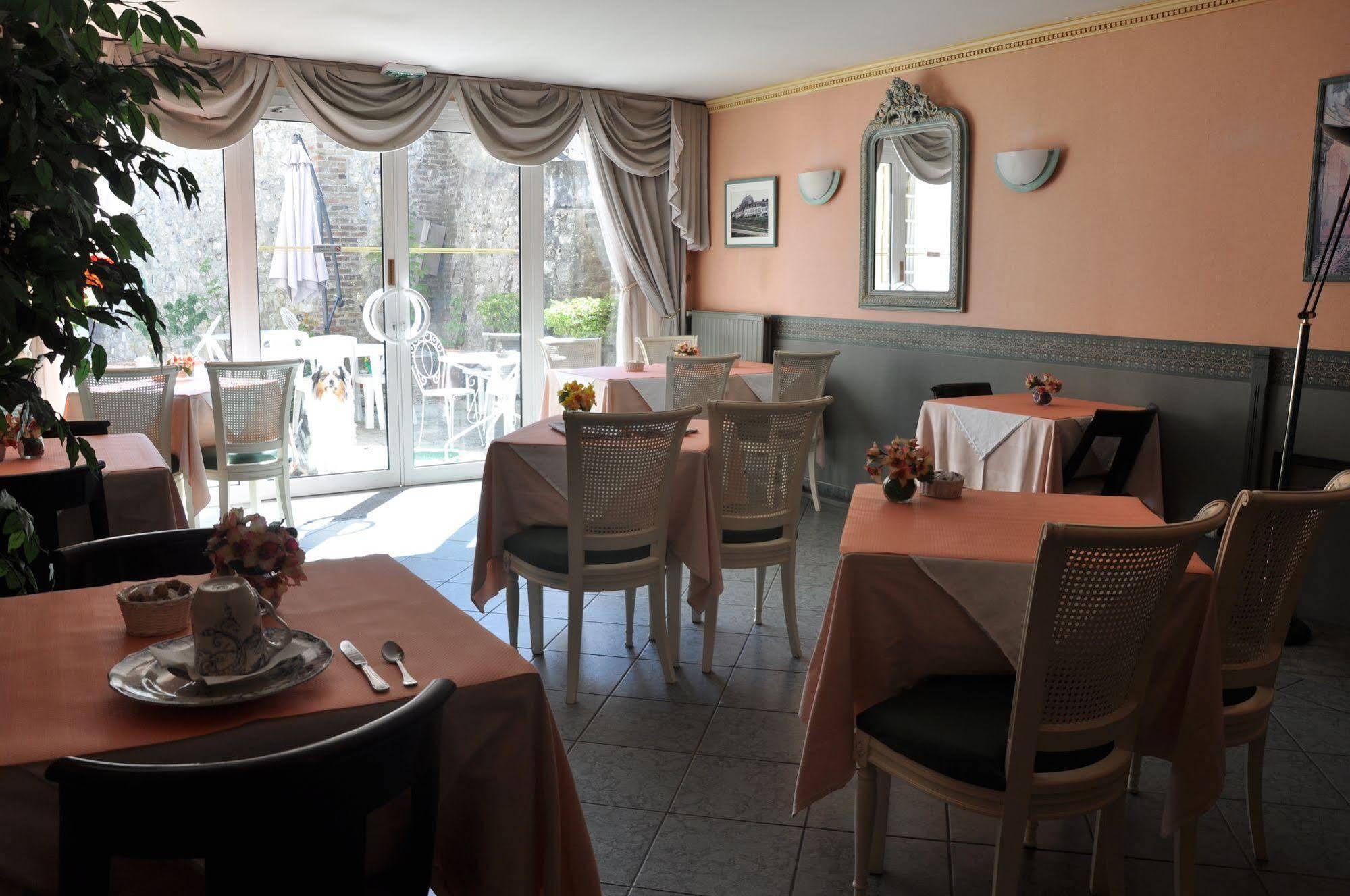 Hotel De La Tour Pont-de-lʼArche Zewnętrze zdjęcie